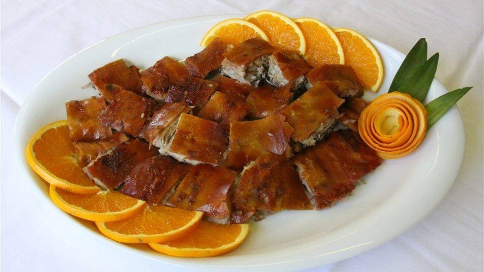 A ER Leitões oferece cortes de carne suína, tendo como especialidade os cortes de leitão e leitoa. Temos leitão pururuca para os fãs desse sabor irresistível, leitão de Natal para acompanhar momentos especiais em família, além de leitão congelado, leitão resfriado e diversas outras opções sob encomenda. Qualidade, confiança e atendimento direto do produtor.